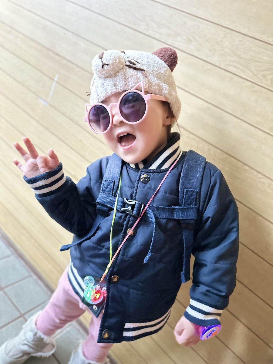 17095cm's tweet photo. 2歳児のファッションセンスに日々圧倒されながら楽しく過ごしております

※自分が選んだアクセサリーを身に付けないと外出なさりません

服も彼女が気に入るような店舗に行けたらいいんだけどなかなか… https://t.co/qssX8mMEHo