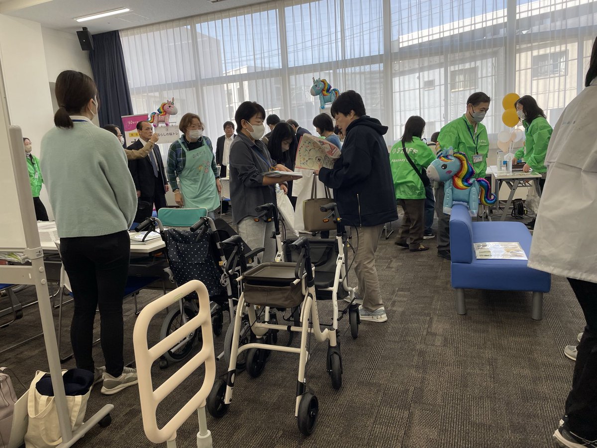 AssistMotion's tweet photo. 今日は、川崎市福祉用具展示相談会に出展しています。会場は、川崎市複合福祉センターふくふくです。介護施設の方、個人の方など、熱心に福祉機器を見て回っています。
#川崎市
#福祉用具展示相談会
#AssistMotion
#curara https://t.co/HH3b0z5fuZ