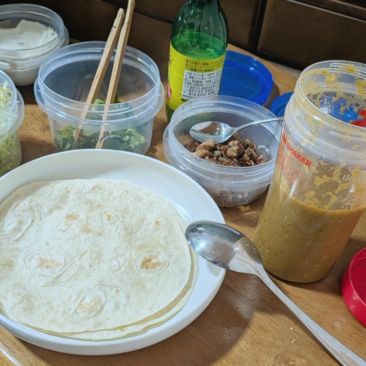 コピバンの仕入れの名残でタコスパーティー（一人）
うますぎて悶絶した。生地以外はサルサもお肉も作っております。