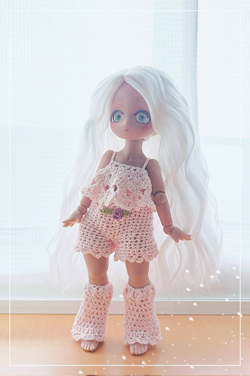 ウィッグ変えて、メイクも手直しして、新しいお洋服（ルームウェアのセット）を編みました🧶🩷
かぎ針編み、上達した？