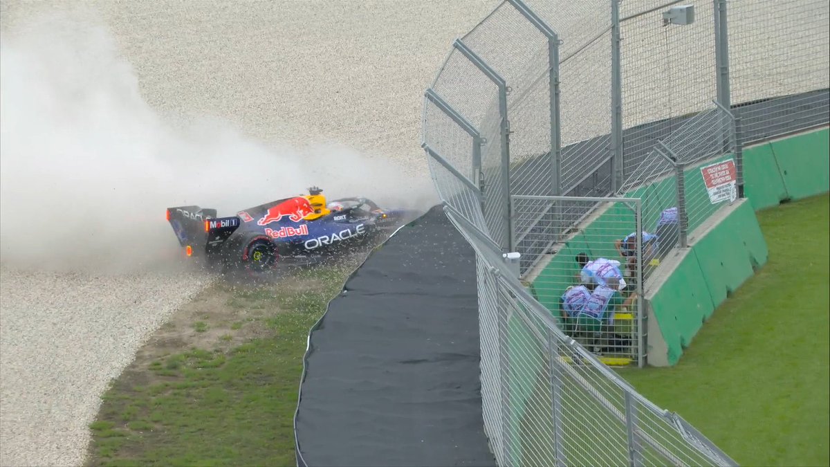 padduckf1's tweet photo. 🚨 Bandeira vermelha 
Max bateu no muro durante o Q1 https://t.co/yaQxhE9IqD