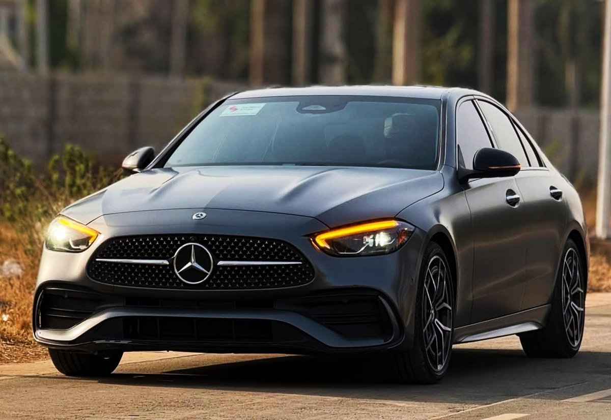 DriveNowUg's tweet image. Weekend is here, what's are your plans?

&amp;gt; Shopping   
&amp;gt; Partying   
&amp;gt; Hang outs 
&amp;gt; Your Wedding  
&amp;gt; Photo shoots 
&amp;gt; Cinema 

Here to drop you off to any destination.

#HireNow