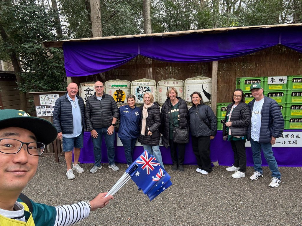 TeamAusBaseball's tweet image. オーストラリア代表の選手たちの家族が昨日、府中を訪れました。日本にいる間、チームがどんな場所で生活しているのかを見るためです。
みんなとても気に入ってくれました！🇦🇺🇯🇵

Some of the Australian players’ families visited Fuchu yesterday to see where Team Australia lives when in Japan.