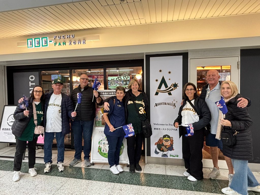 TeamAusBaseball's tweet image. オーストラリア代表の選手たちの家族が昨日、府中を訪れました。日本にいる間、チームがどんな場所で生活しているのかを見るためです。
みんなとても気に入ってくれました！🇦🇺🇯🇵

Some of the Australian players’ families visited Fuchu yesterday to see where Team Australia lives when in Japan.
