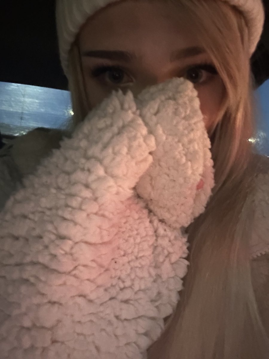 Sad-Eyed Lady tweet media