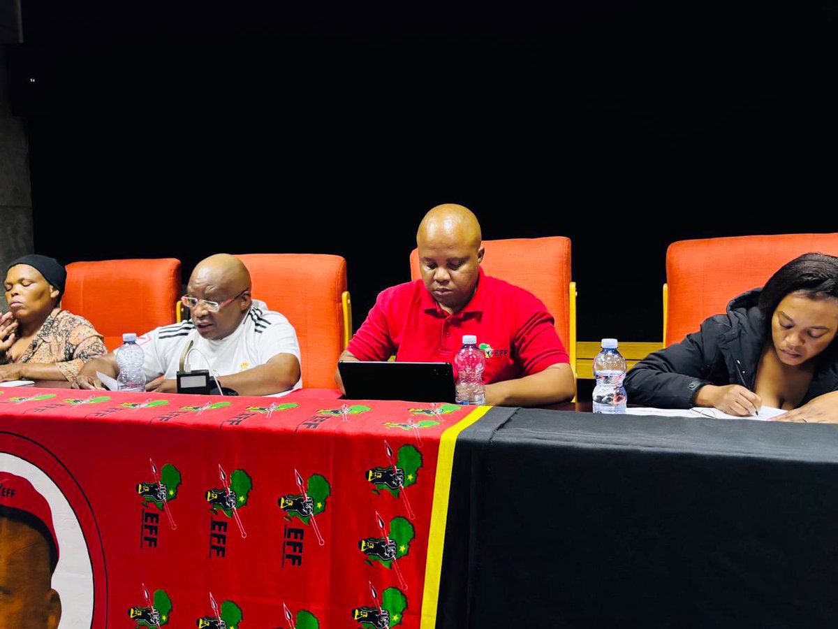 EFF_FreeState's tweet photo. ♦️In Pictures♦️

EFF CCT member, Commissar @Sam_Matiase presiding over Bloemfontein SRCT meeting last night at Bramfischer Building in Bloemfontein.

Victory requires preparation! The ballot is a battlefield of ideas, and we are preparing to win it!

#VictoryOrDeath https://t.co/vjSZcPKRS7
