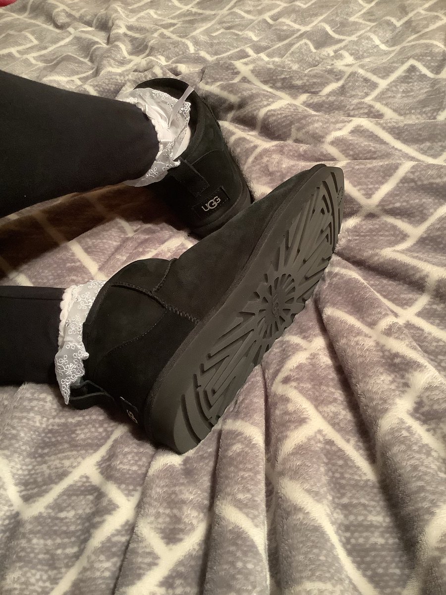 pfsandfs's tweet photo. Just relaxing tonight β€οΈ
#uggs #uggmini #uggultramini #frillysocks #rufflesocks #cutesocks #tights https://t.co/ZfvyiH0nrV