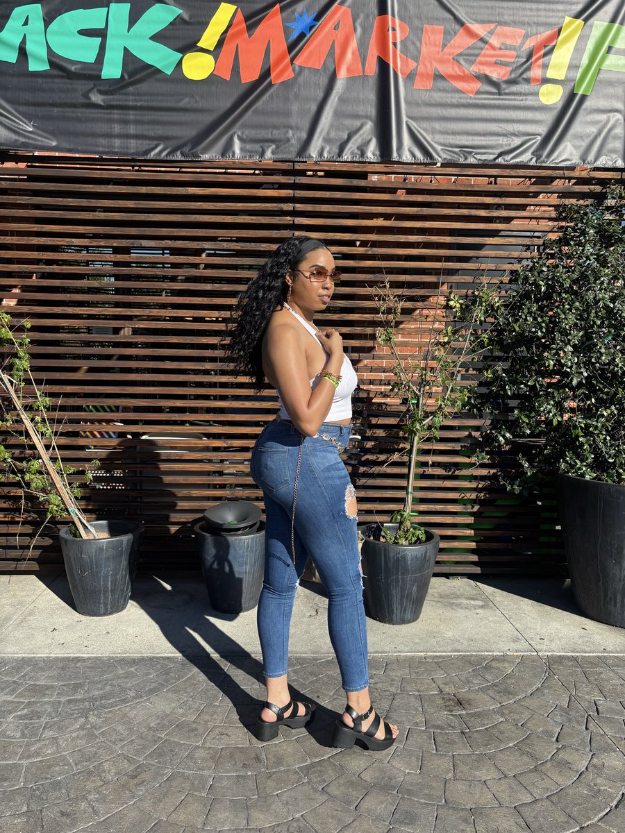sharellkoolaid's tweet photo. Heating up outside 🥰🔥🔥🔥 https://t.co/8F28LD5yH6