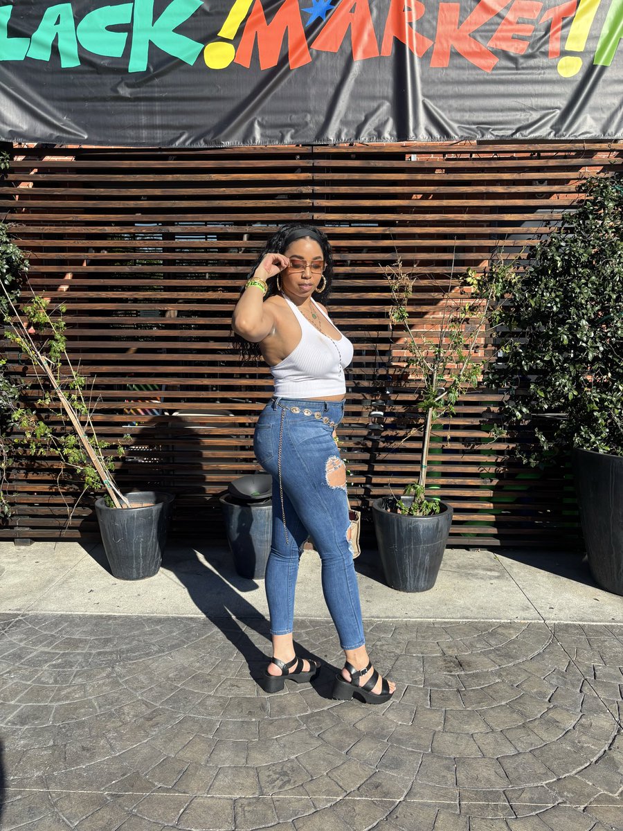 sharellkoolaid's tweet photo. Heating up outside 🥰🔥🔥🔥 https://t.co/8F28LD5yH6