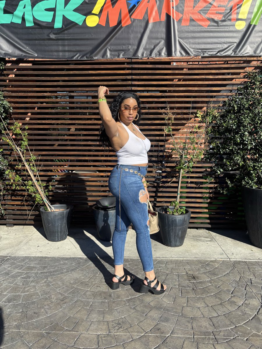 sharellkoolaid's tweet photo. Heating up outside 🥰🔥🔥🔥 https://t.co/8F28LD5yH6