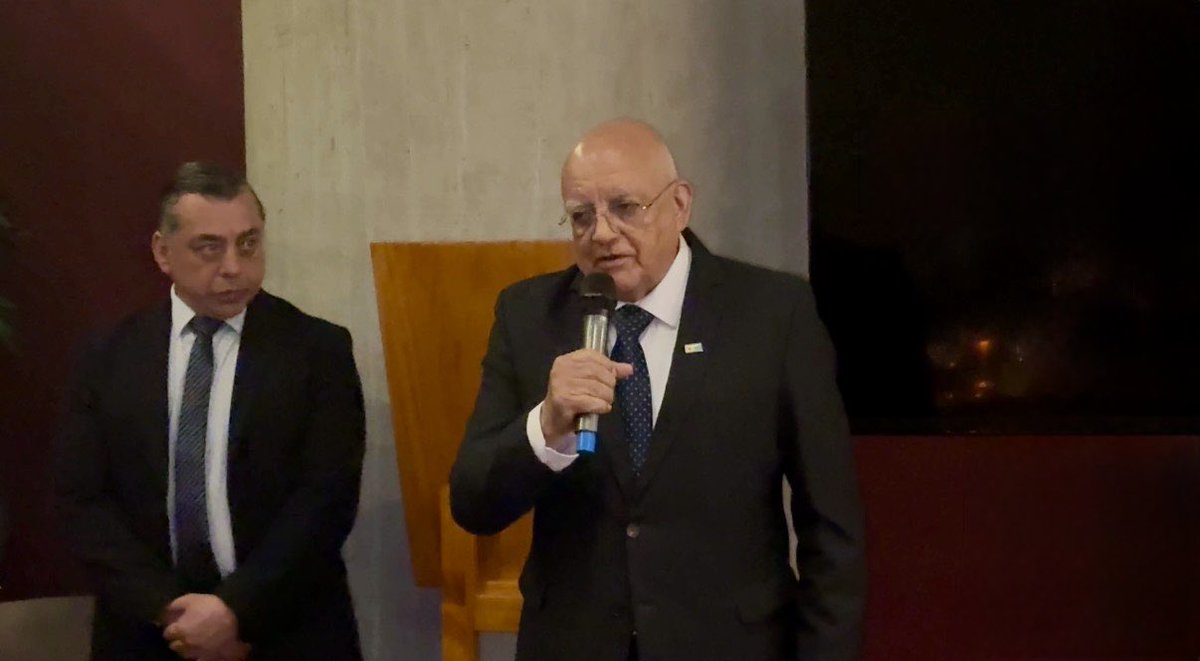 embjapon_gt's tweet image. El 6 de marzo, el Embajador  KUWANA, otorgó un reconocimiento al Sr. Arturo Armas por su destacada trayectoria de más de 60 años dedicados al Karate-do en Guatemala 🇯🇵🥋

👏 ¡Felicitaciones al Sr. Arturo Armas por este merecido reconocimiento! 🎉
#reconocimiento #japon #karatedo