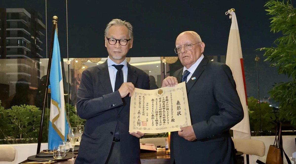 embjapon_gt's tweet image. El 6 de marzo, el Embajador  KUWANA, otorgó un reconocimiento al Sr. Arturo Armas por su destacada trayectoria de más de 60 años dedicados al Karate-do en Guatemala 🇯🇵🥋

👏 ¡Felicitaciones al Sr. Arturo Armas por este merecido reconocimiento! 🎉
#reconocimiento #japon #karatedo