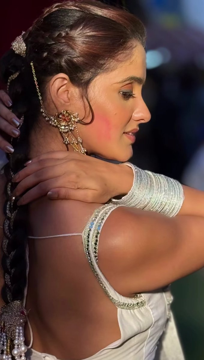 What a beauty!!🤍🦢

Finally a photoshoot reel without any filter😭😭
#Mannat #AyeshaSingh