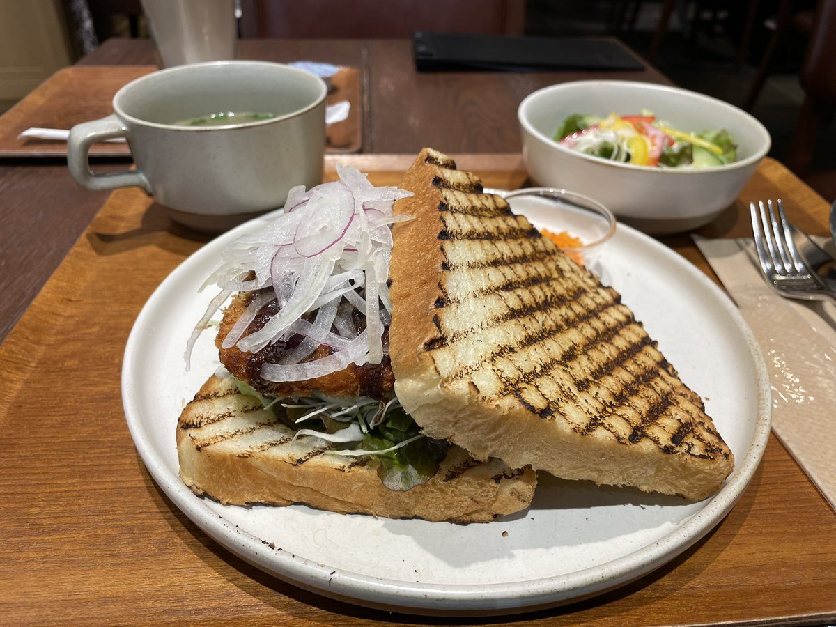 suitsapricot's tweet photo. 昼はパン♪パンパパン♫ https://t.co/dEIum7Bq9S