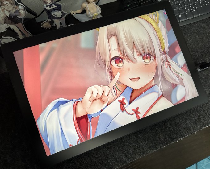 my new gear... と液タブ変えるだけで不要になったコードたち