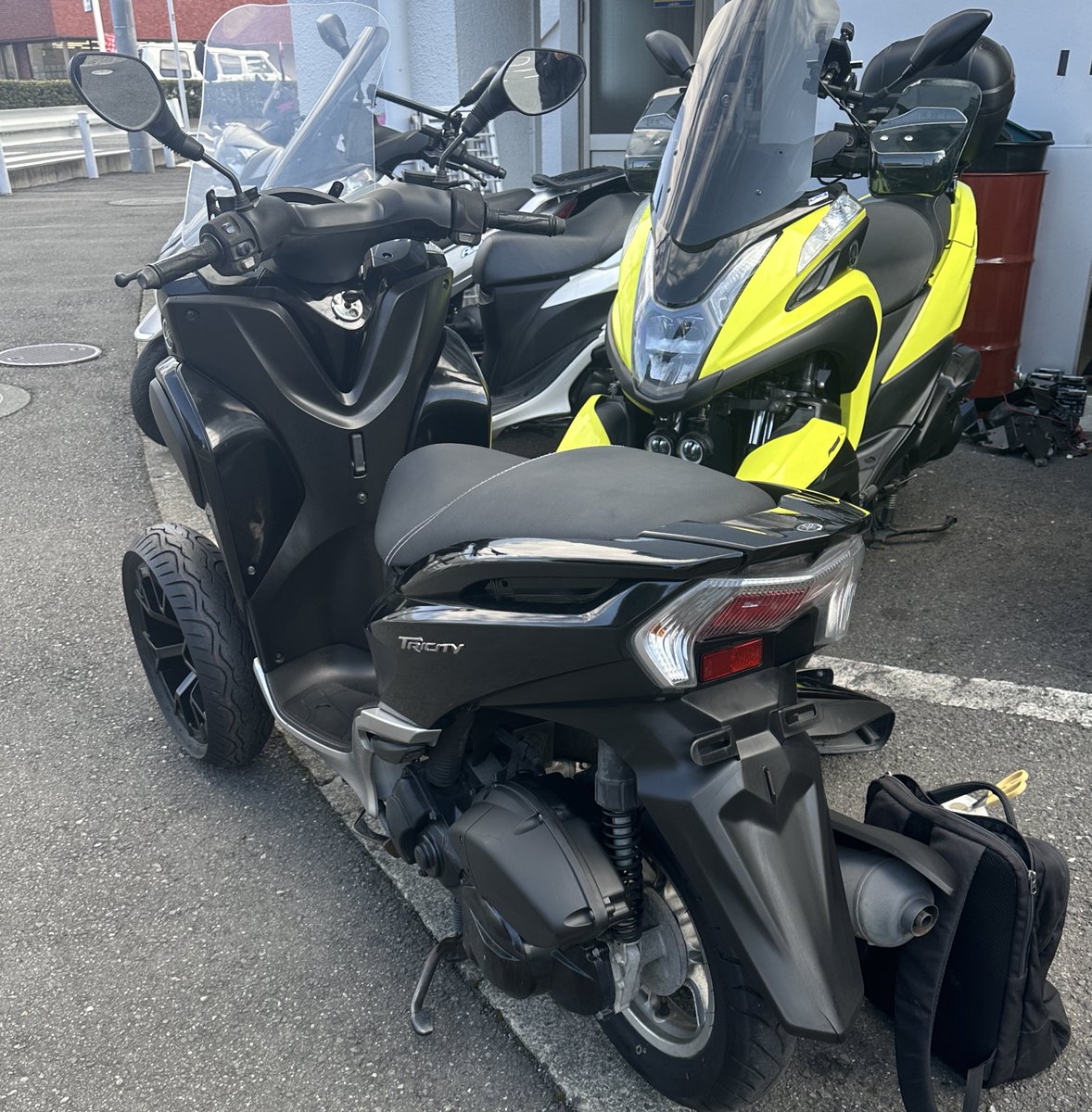 バイク買った。 トリシティ125普通自動車免許仕様。 ホィール幅改造