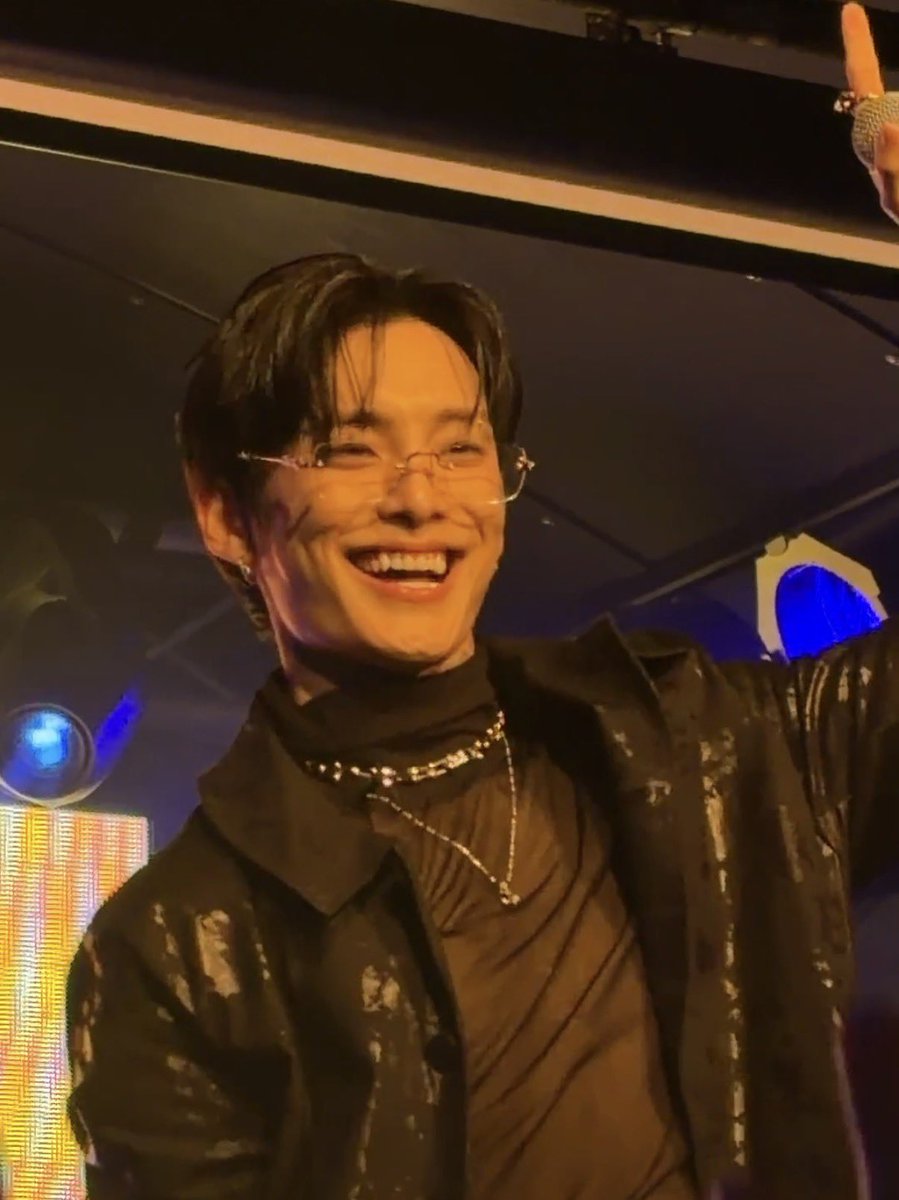 caramelkihyun's tweet photo. please always keep shining brightly like this junhee ♥️✨

@official_junhee 
#JUNHEE #준희 #박준희 #ジュンヒ #ParkJunhee #ACE #에이스 #JUNHEETourinEUROPE https://t.co/NlVr8LgntK