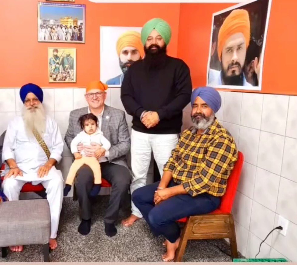 Flowing beard is Avtar Kooner —dreaded Khalistani! He threatened #NancyGrewal. Sitting next is <a href="/drewdilkens/">Mayor Drew Dilkens</a>, mayor of Windsor! Big photo on wall is Hawara —mastermind of suicidebombing that killed Punjab’s CM!
How politics &amp; police compromised in 🇨🇦!RP. More disclosures tomorrow.