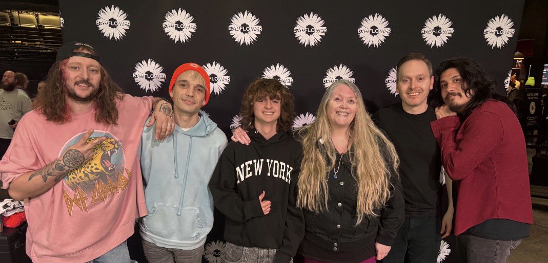 BossyLadySunday's tweet photo. Looooove going to concerts, big &amp; small, with my favorite person (my 14 year old son Finn)!
This is his 6th show!
Badflower is coming on any minute! LFG!!!!!
@Badflower #Badflower #Concerts #LiveShows #RockAndRoll #AltRock
#MusicSavesLives https://t.co/p44zHsFSKg