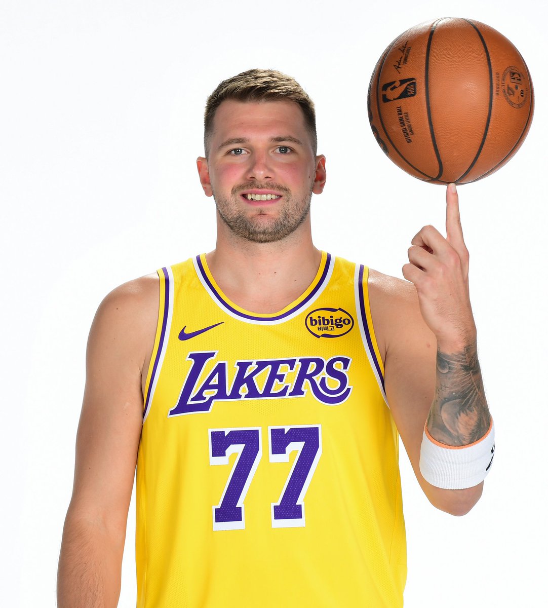 LakeShowYo's tweet photo. RT IF YOU BELIEVE IN LUKA MAGIC 🪄 https://t.co/960nMFEyY4