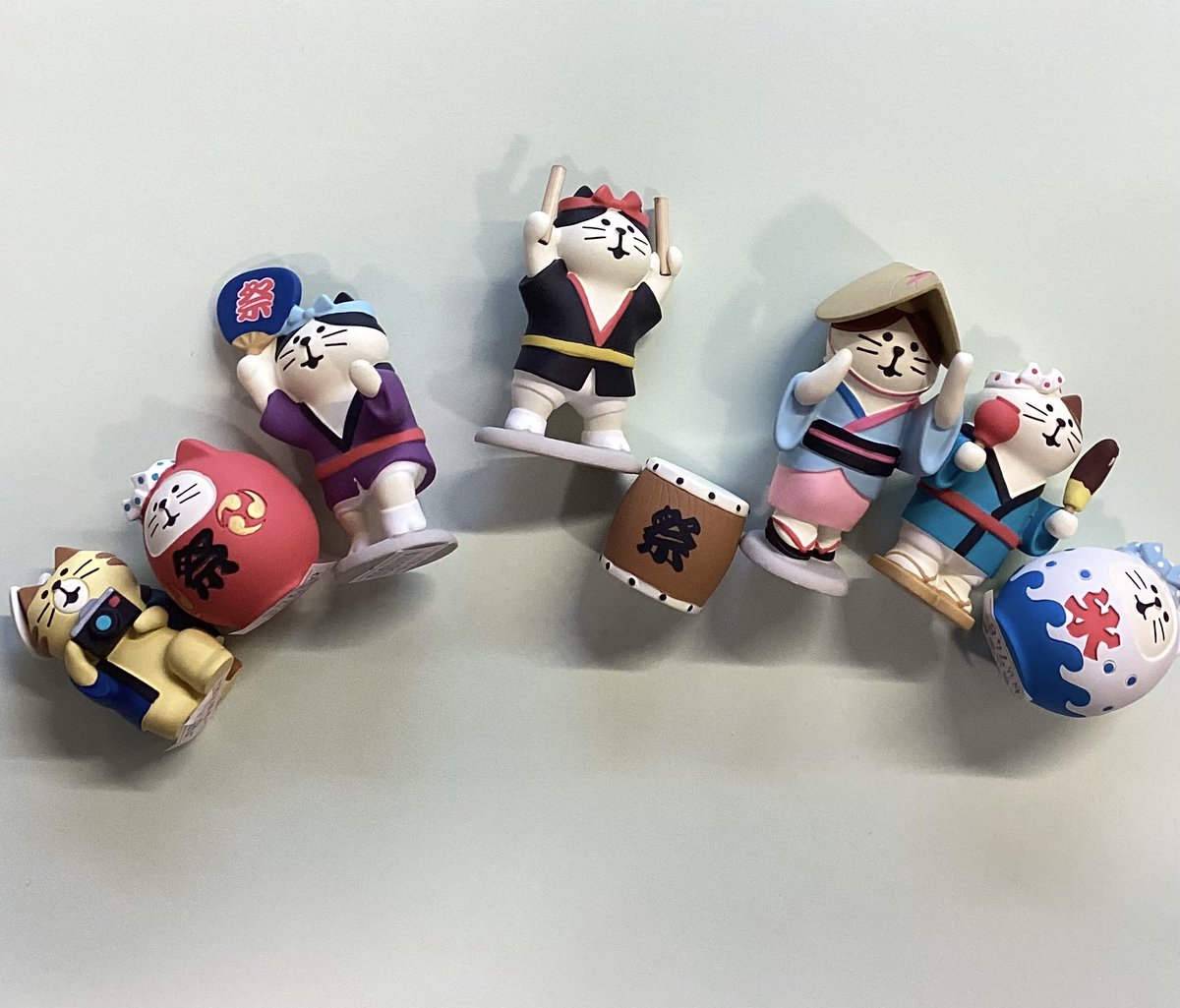 u_arts's tweet photo. 【新商品紹介😸】

コンコンブルシリーズにお祭り猫達が登場しました！🏮✨

少しだけ季節を先取りして夏を楽しむ準備にいかがでしょうか？☀️🍉🍭

ついでにたくさんあるコンコンブルシリーズを集めるのもおすすめです😽💗

#デコレ #猫雑貨　#decole 　#concomre #コンコンブル https://t.co/cwkUZnocYq