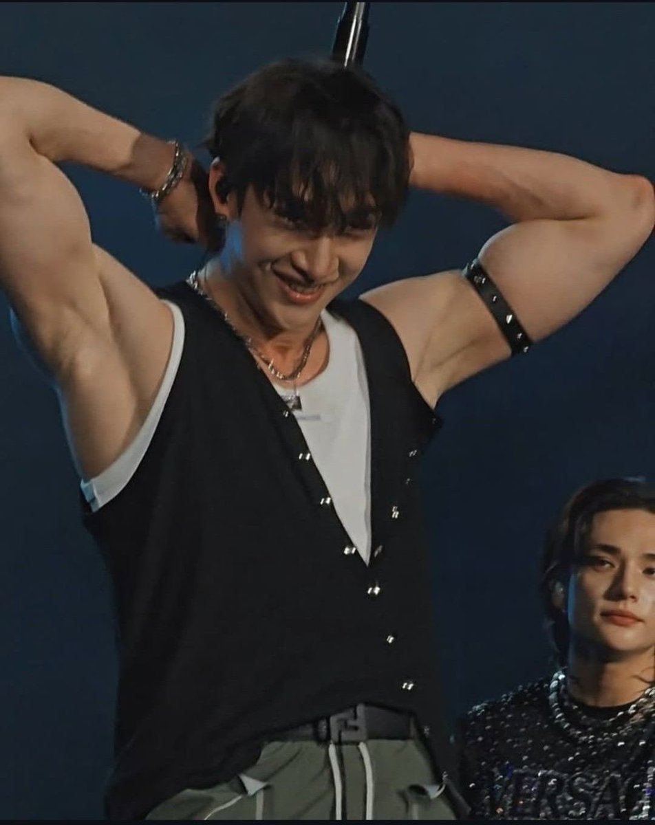 sunglixie0's tweet photo. How to be the arm cuff on his bicep 😮‍💨😮‍💨 https://t.co/ogbYuaepxB
