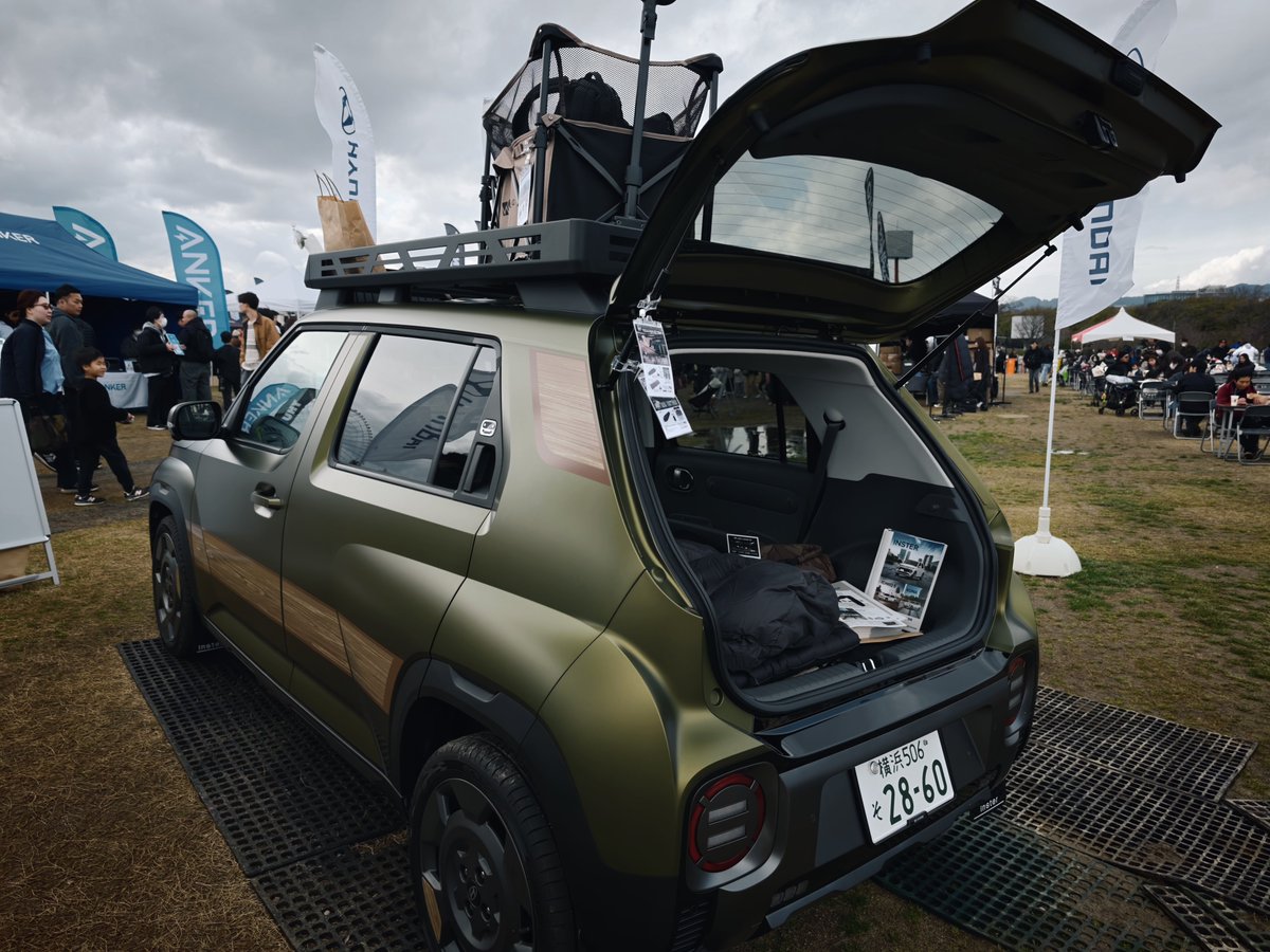 EF64nagaoka's tweet image. アウトドアフェス2026、Hyundaiブースに来ています
WAQとのコラボもしていますね！
座席が運転席も倒せるので、こうやって車中泊もできちゃいますよ
#Hyundai #INSTER #ヒョンデ #インスター