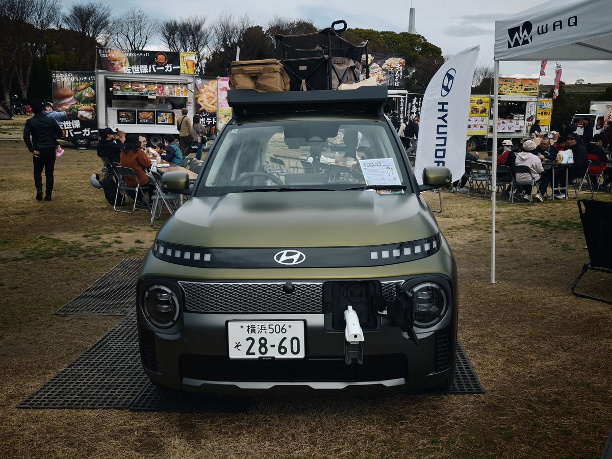 EF64nagaoka's tweet image. アウトドアフェス2026、Hyundaiブースに来ています
WAQとのコラボもしていますね！
座席が運転席も倒せるので、こうやって車中泊もできちゃいますよ
#Hyundai #INSTER #ヒョンデ #インスター