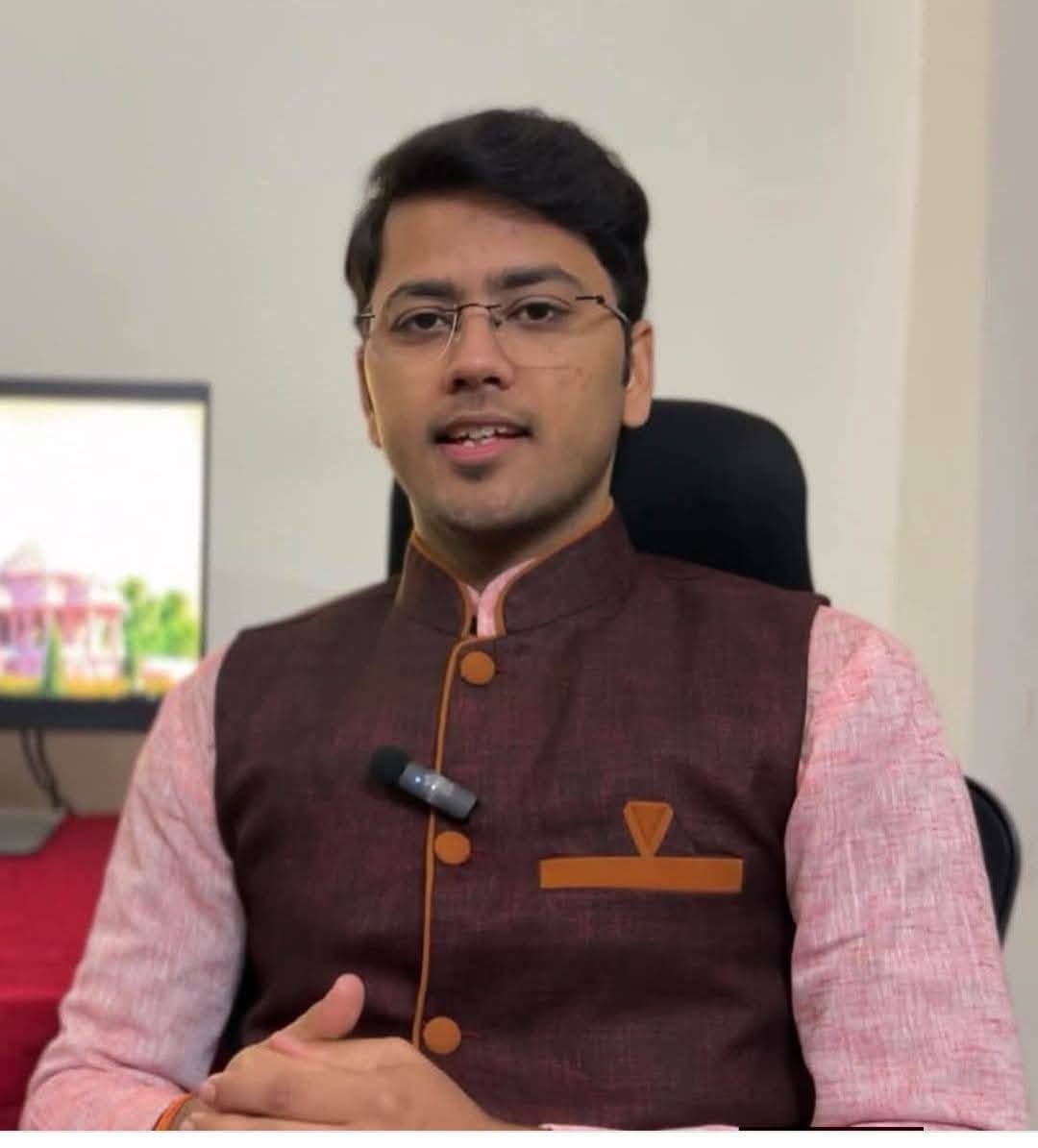 VidyaBharatiIN's tweet image. गौरवशाली उपलब्धि!
कन्नौज के लाल और सरस्वती विद्या मंदिर (मकरन्द नगर) के पूर्व छात्र प्रांजल राय को #UPSC में 250वीं रैंक प्राप्त कर #IPS बनने पर हार्दिक बधाई! 
✅प्रथम प्रयास में सफलता 
✅अखिल भारतीय 250वीं रैंक 
✅गौरवशाली संस्कार और परिश्रम की जीत
#VidyaBharati #Kannauj