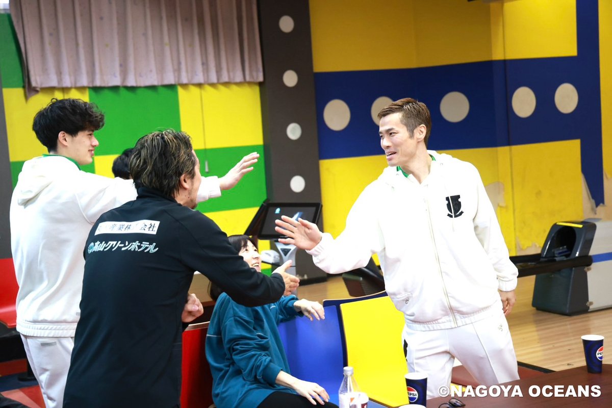 oceans_nagoya's tweet photo. 🎳プラチナ会員ボウリング大会✨

本日名古屋グランドボウルにて、名古屋オーシャンズプラチナ会員様の特典であるボウリング大会を実施いたしました‼️

普段のピッチでは見られない選手の姿や、ファンの皆様との交流で会場は大盛り上がり🔥

ご参加いただいた皆様、ありがとうございました‼️

#名古屋オーシャンズ