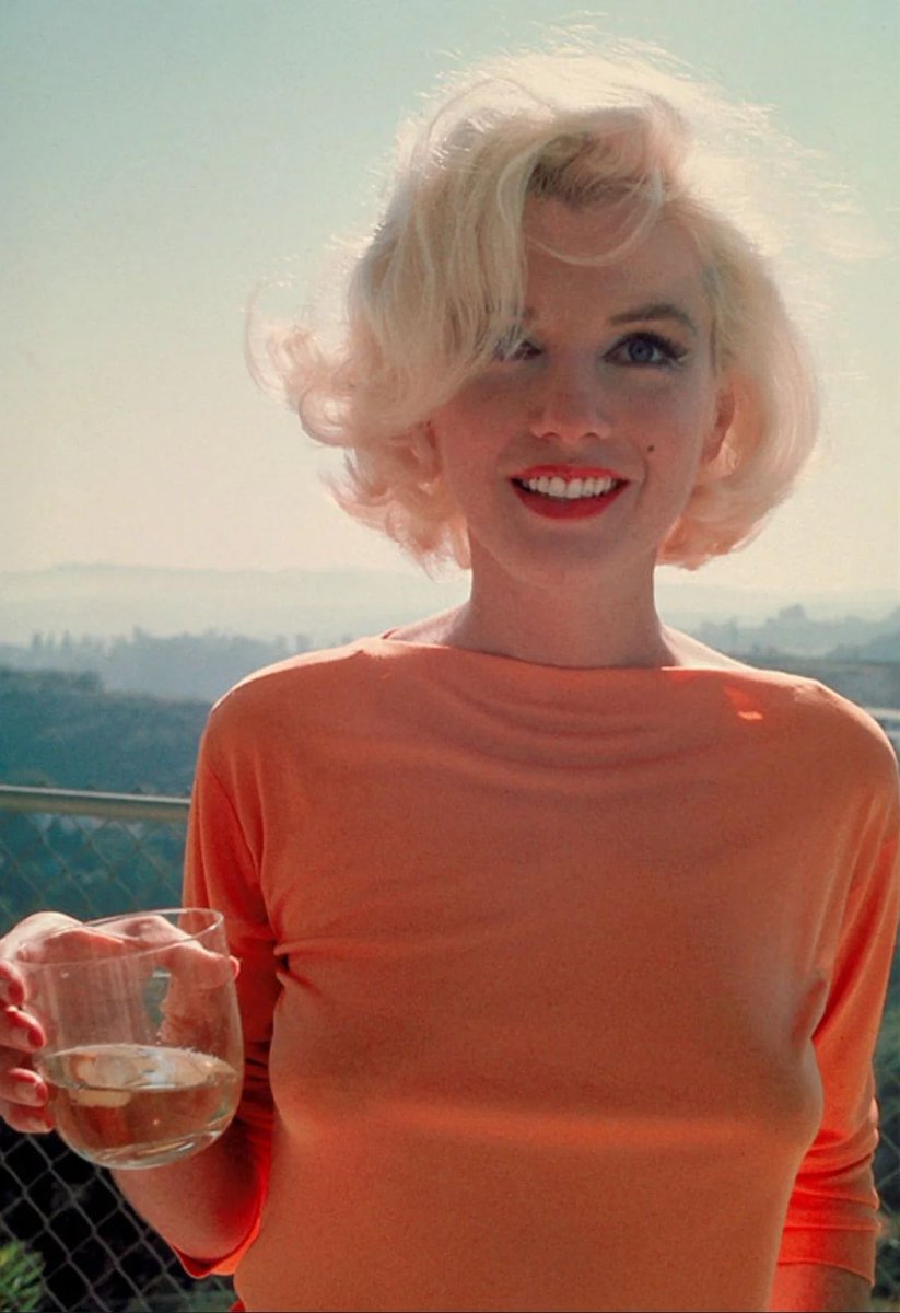 HistoryUnd's tweet photo. Marilyn Monroe - Age 36 (1962) https://t.co/znKqWOwoP7