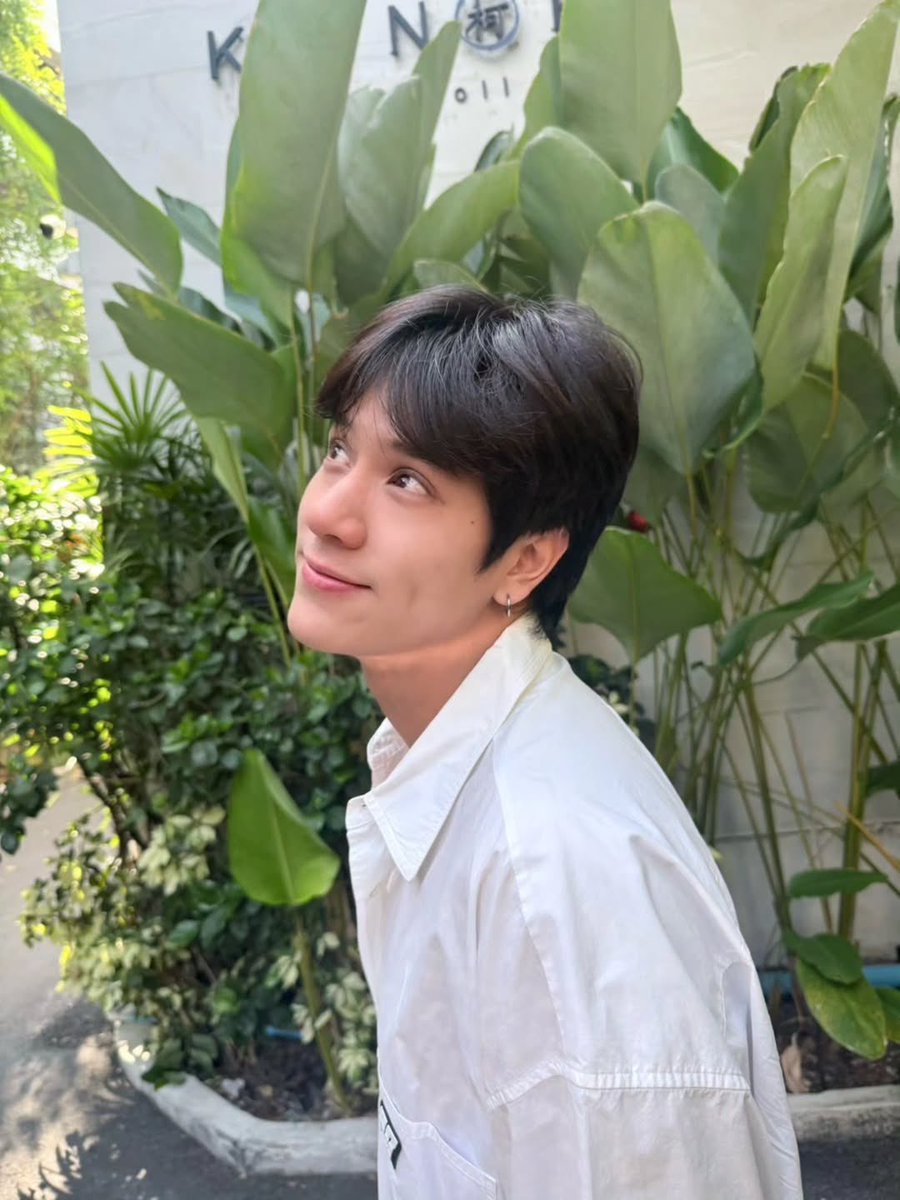 Good afternoonnn! Hope you have an inspiring day ahead! Keep your head towards the sunshine and keep smiling! 💙💜

“You need to have faith in yourself. Be brave and take risks. You don't have to have it all figured out to move forward.”

#mynameisnanon
#nanon_korapat