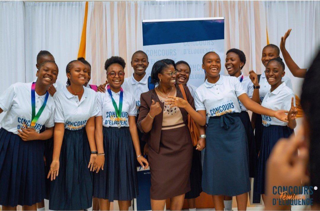 Il est de coutume de croire que  le #bonheur nous attend au #sommet de la #montagne.
Alors nous levons les yeux vers les hauteurs, convaincus que la joie se trouve là-bas, tout en haut…

Mais en réalité, le bonheur se révèle déjà dans l’#ascension :
dans chaque #pas courageux,