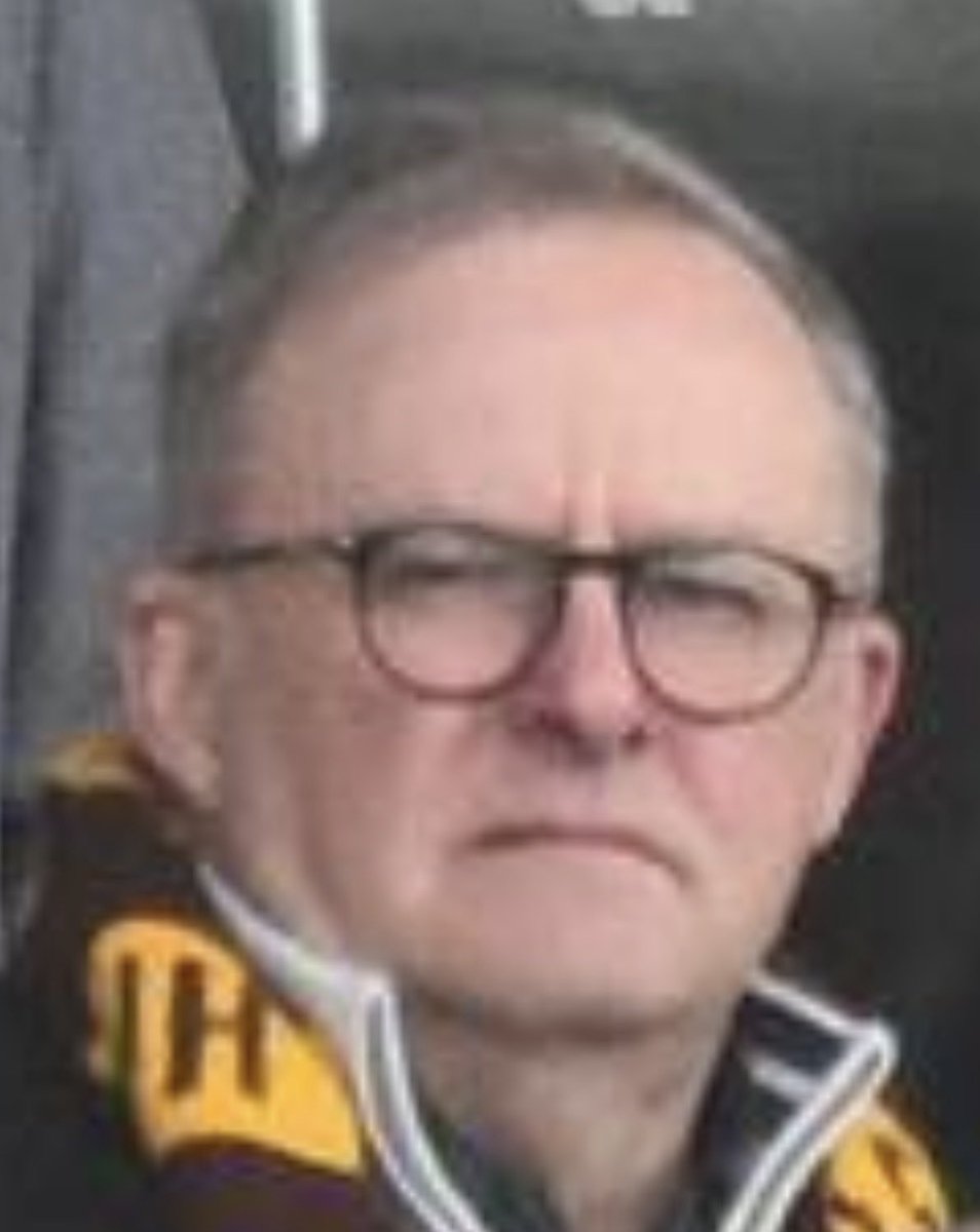 Watching #AFL GWS vs Hawthorn 

Albanese in crowd and heavily booed when shown on big screen. 

#AFLGiantsHawks