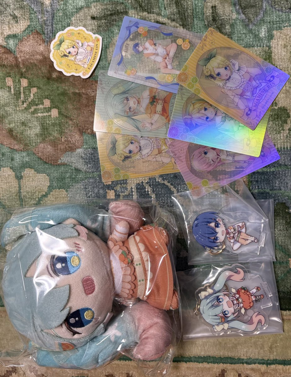 フリューくじの結果でございます。
ミクさんのぬいが一番うれしいo(^_-)O