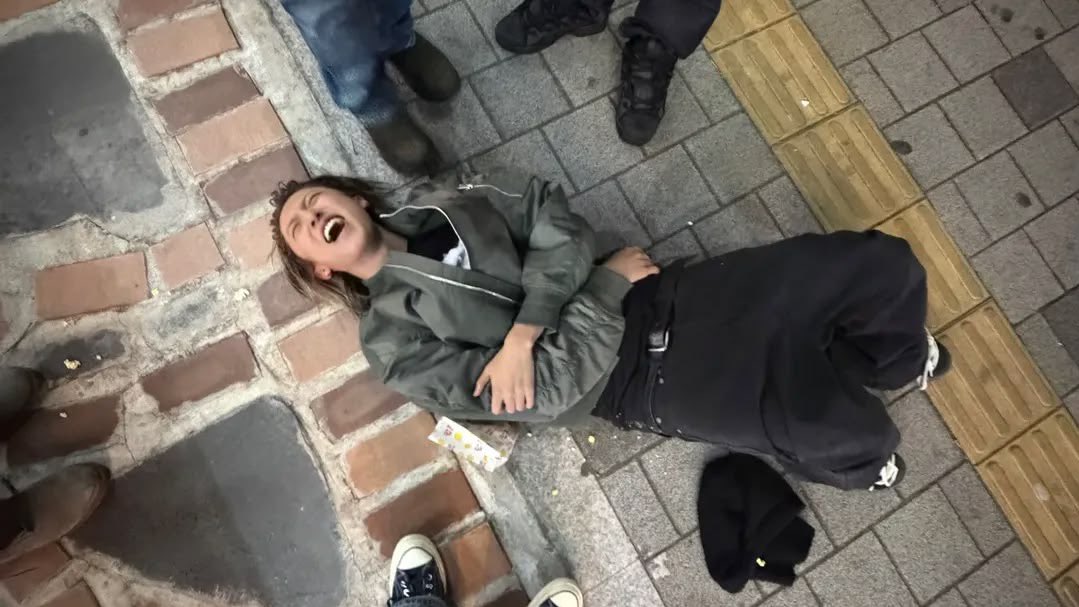 ryulvoid's tweet photo. my favorite genre of lngshot: normal guy lngshot https://t.co/2sdKSbSFCo