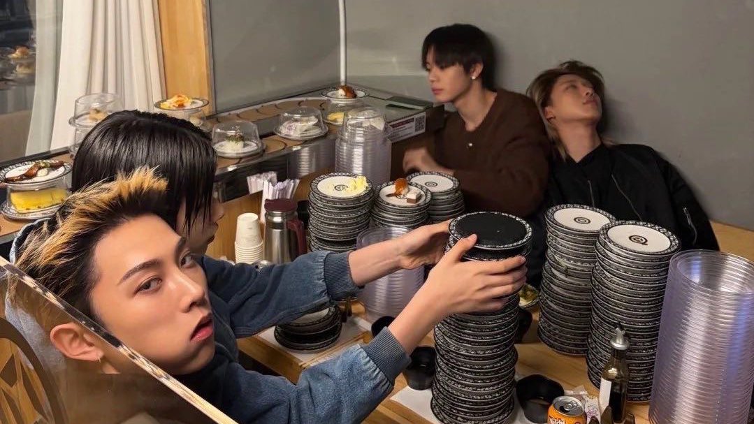 ryulvoid's tweet photo. my favorite genre of lngshot: normal guy lngshot https://t.co/2sdKSbSFCo