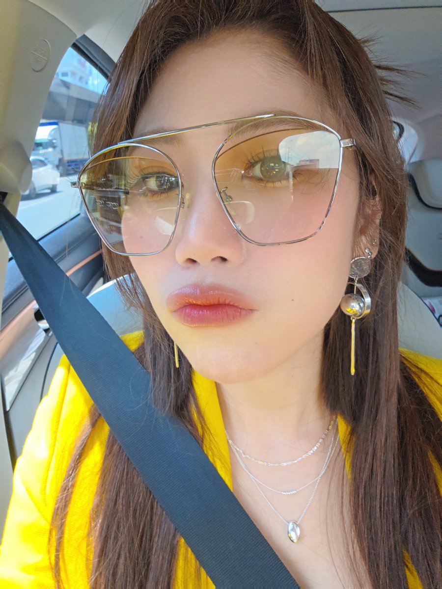 สวัสดีวันเสาร์สีเหลือง 🥺💛✨️ ชาวช่องช็อค ไม่รู้จะตกใจสีเหลืองหรือผมที่กลับมายาวก่อนกันดี
