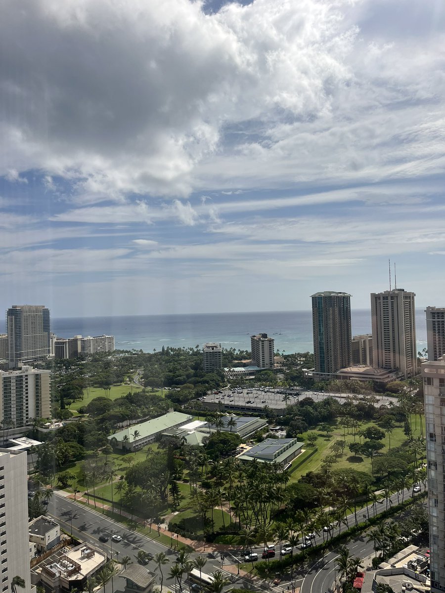 granthollaway's tweet photo. Got in to my grad school of choice at a happy hour in Hawaii #fuckafreshmanfriday https://t.co/0rKNByIUMV