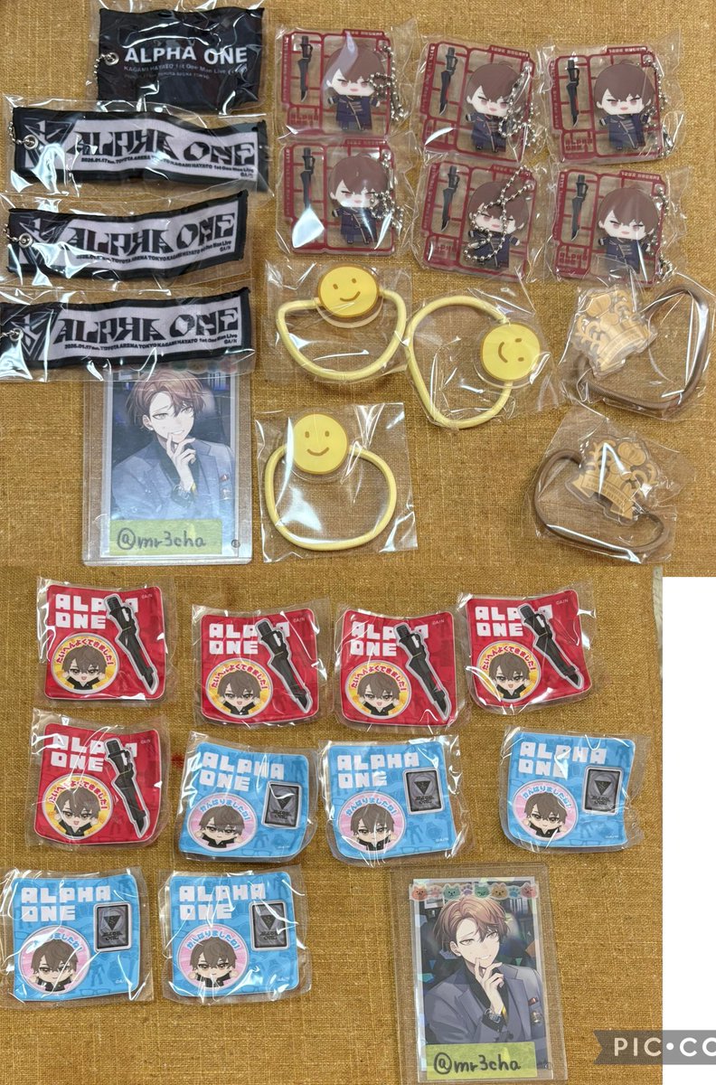 mr3cha's tweet photo. 【交換/譲渡】にじさんじ 1st One Man Live “ALPHA ONE”　カプセルトイ

譲)画像1枚目

求)缶バッジ(画像2枚目)or定価+送料

2(当方):1の交換可
アクキー以外は譲渡可
郵送のみ
検索からもお待ちしております https://t.co/Nz84OwhGzd