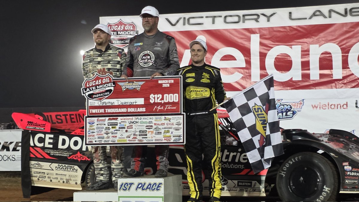 gisdirt's tweet photo. Congrats to Superman Jonathon Davenport on the Wieland Winter Nationals night #3 feature win 🏁
@TheFast49 https://t.co/uQSJ3owzhv