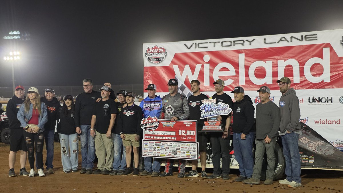 gisdirt's tweet photo. Congrats to Superman Jonathon Davenport on the Wieland Winter Nationals night #3 feature win 🏁
@TheFast49 https://t.co/uQSJ3owzhv