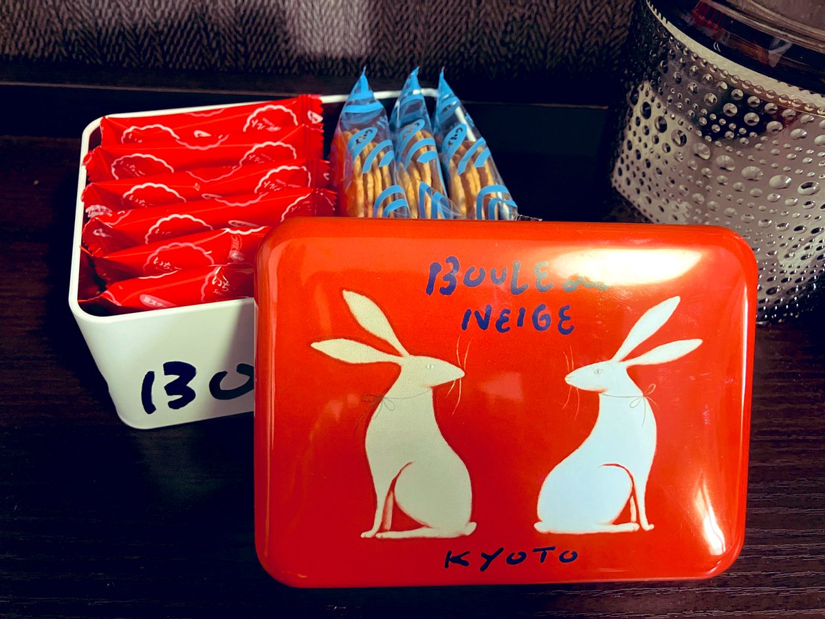 rie59dollrie's tweet photo. 缶のイラストがとても好みなので捨てられない。これからは自分で中のクッキーを補充し続けます。
ひとまず市販のクッキー🍪いれた。

#クッキー缶 https://t.co/GAsuG4uU8x