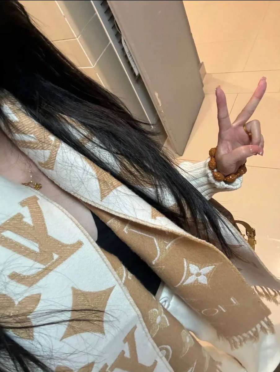 she lìi tweet media