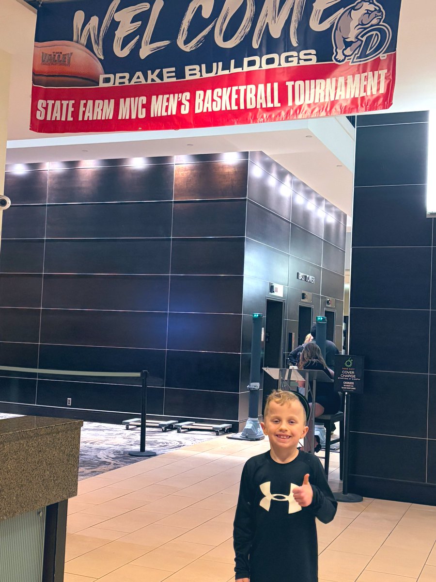 DrakeFanTarren's tweet image. It’s great to be back. 🐾

📍 STL

#teamnosleep