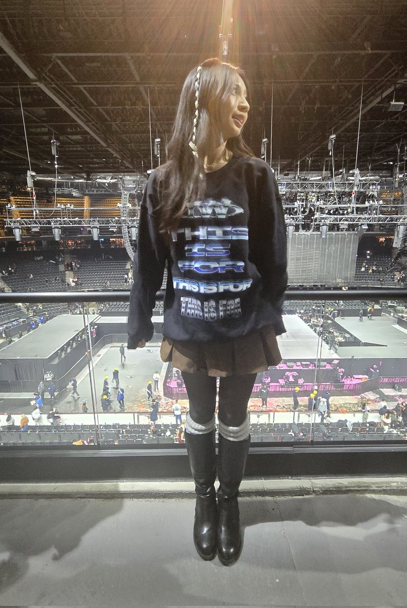 hamjisinset's tweet photo. You know i had a good time because all the curls I put in my hair fell out (but also it rained)
#TWICE_THISISFOR_WORLD_TOUR https://t.co/Xz088pCavq