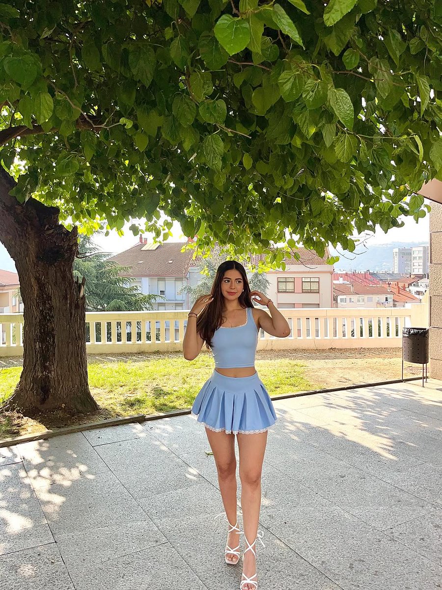 esa morena piel canela ☀️

OOTD
👗 Natalie Active Skirt Set - Light Blue
👠Corenne Raffia Wrap Up Heels