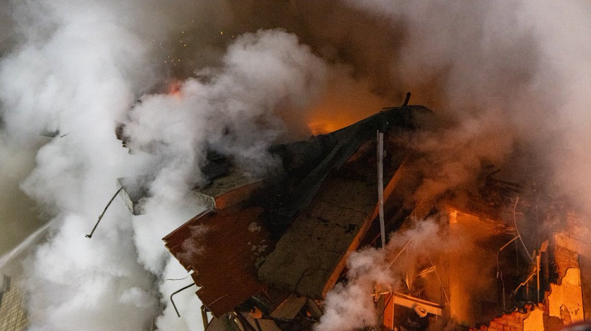 TheWarMonitor's tweet photo. Russia reportedly struck a five-story apartment building with a ballistic missile, collapsing one entire section of the structure. At least four bodies have been recovered from the rubble as rescue crews continue searching the debris.
https://t.co/ATlWGJWuoh