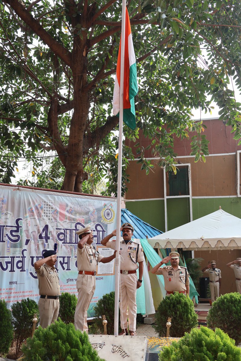 CRPF_4BN_RGDA's tweet image. 77th Republic day celebrated at HQ 04Bn CRPF Rayagada. The occassion was graced by Sh. Firoj Kujur, COMDT hoisted the national flag at Quarter guard and addressed the gathering.
#RepublicDay 
@crpfindia 
@OdishaSector