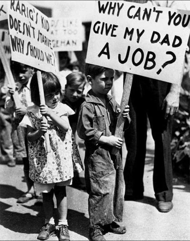 Francis49146726's tweet photo. El 7 de marzo de 1932, las autoridades estadounidenses dispararon durante la "marcha del hambre" en Detroit. 

El tiroteo de la marcha del hambre en Detroit se produjo, durante la Gran Depresión, cuando los trabajadores hambrientos y despedidos de la planta de Ford  + https://t.co/TQ9R9q6Ibr